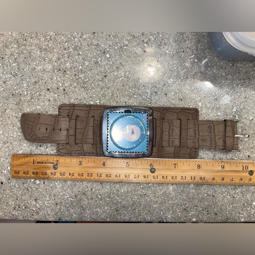Stamp decor leather bracelet